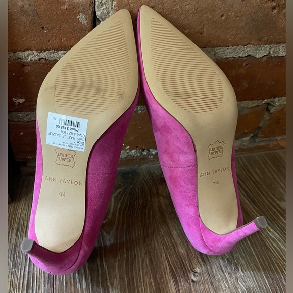 Ann Taylor Suede Pointy Toe Straight Heel Pumps - Picture 7 of 7